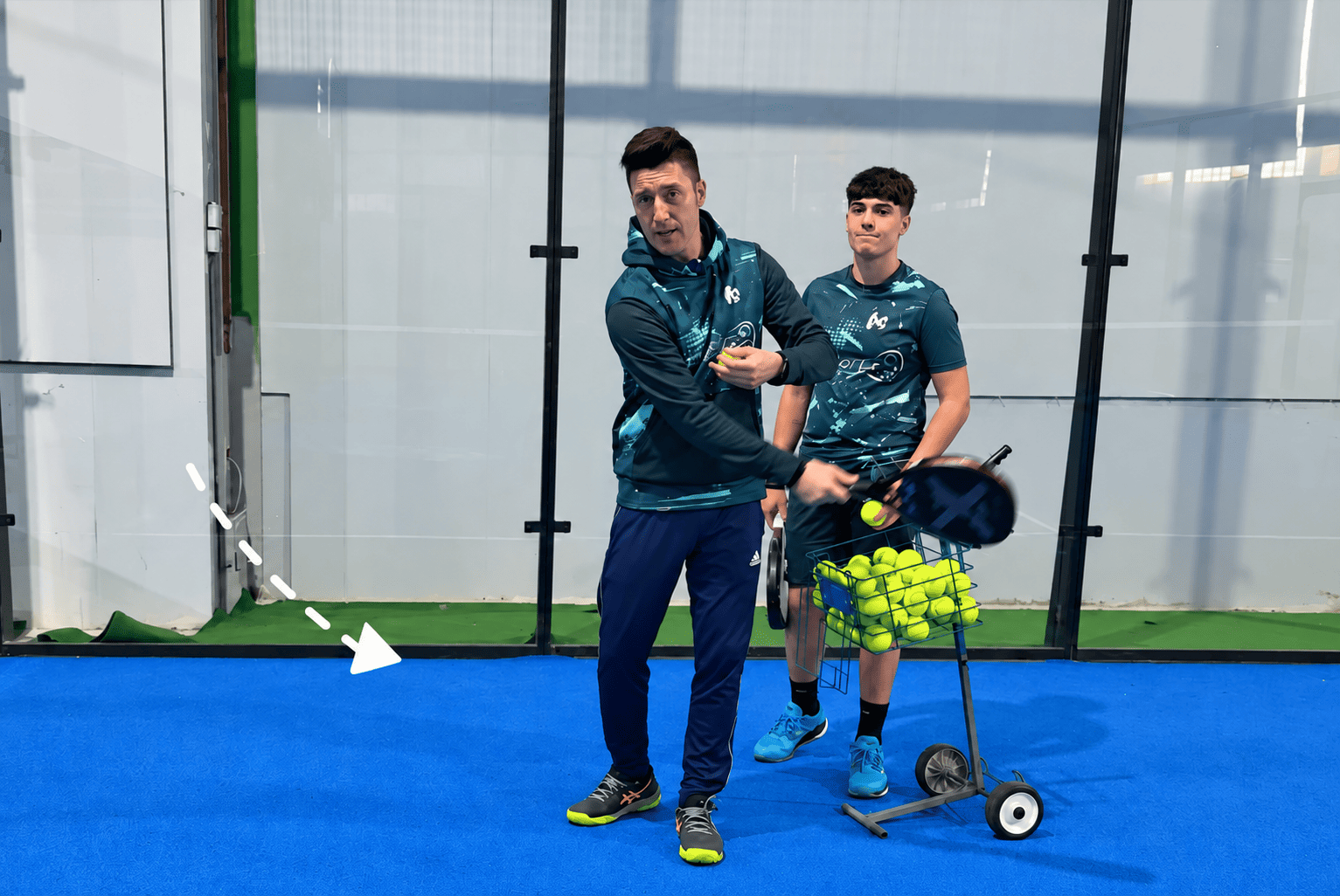 padel serve
